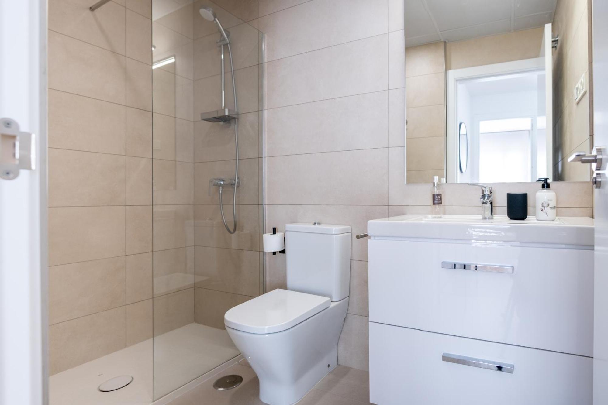 Urban Sky Apartment مالقة المظهر الخارجي الصورة
