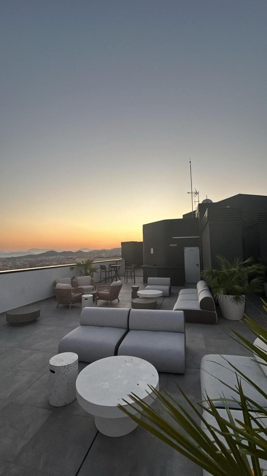 Urban Sky Apartment مالقة المظهر الخارجي الصورة